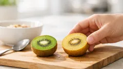 Zwei Kiwis am Tag: was Studien über Haut, Schlaf und Verdauung wirklich zeigen